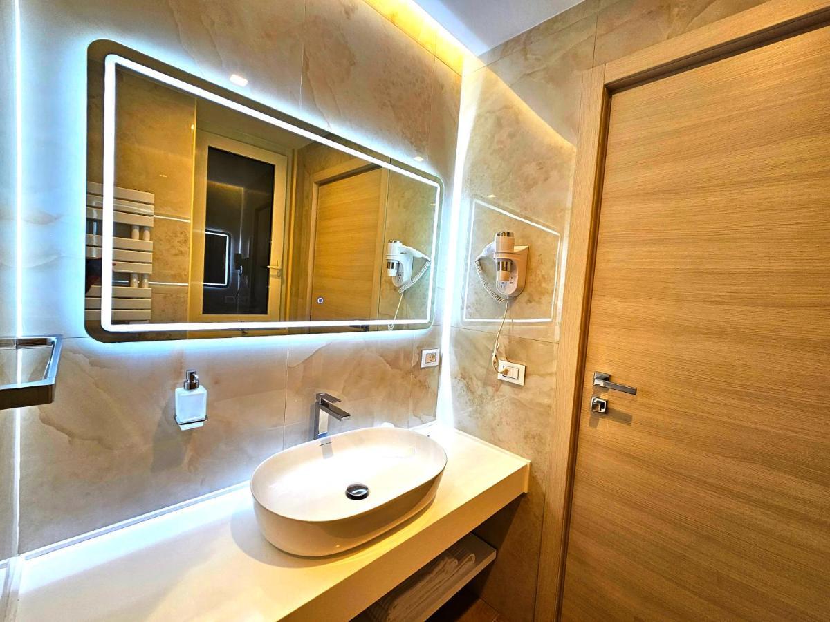 Astoria Supreme - Modern Boutique Suites Lecce Exterior photo